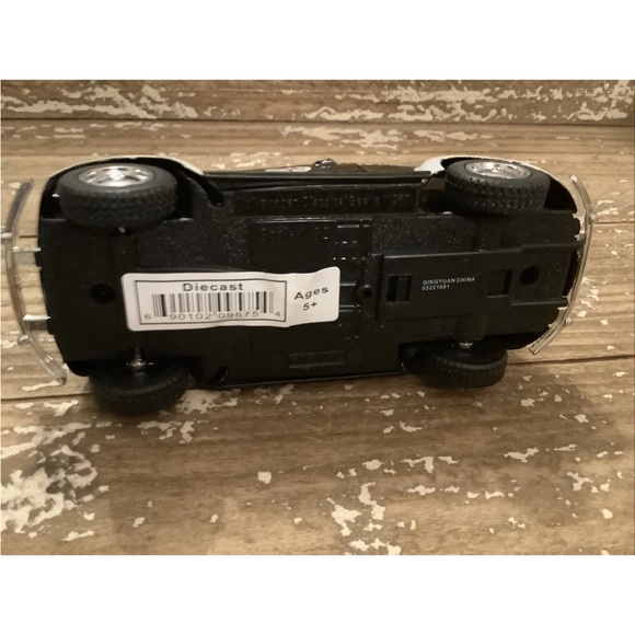 Kinsmart Diecast Metal Volkswagon Classic Beetle 1967, Scale 1/32, Police Car - Picture 4 of 5